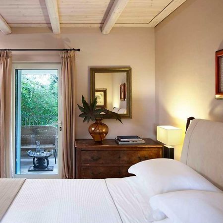 Villa Ioli- Beachfront Luxury Residence Игуменица Экстерьер фото