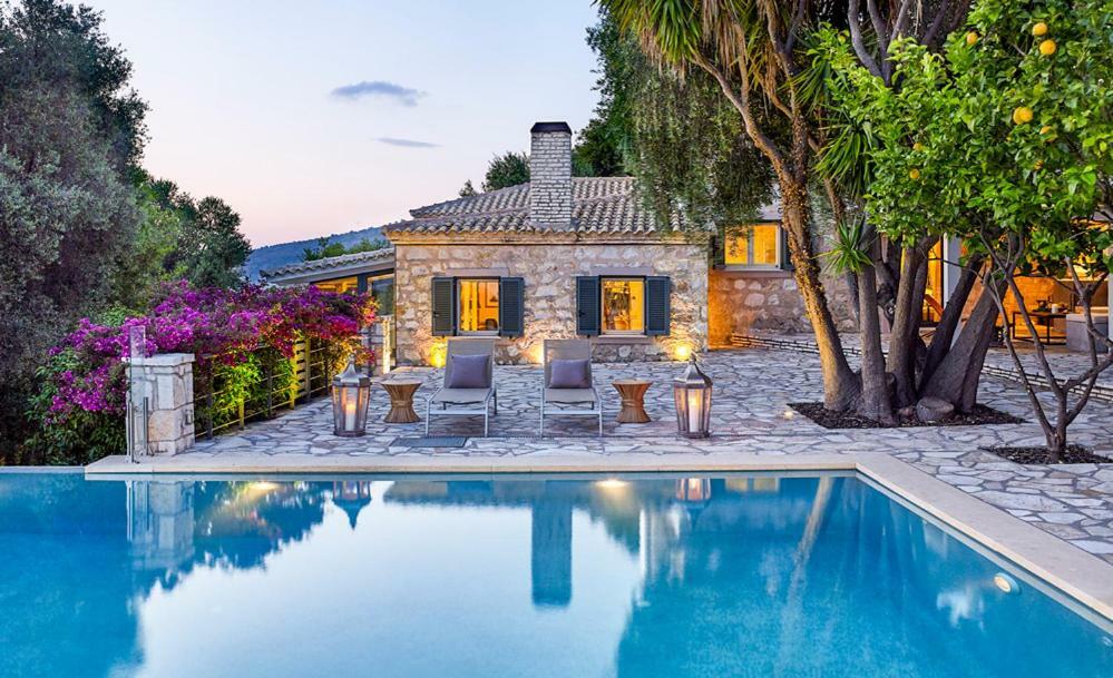 Villa Ioli- Beachfront Luxury Residence Игуменица Экстерьер фото