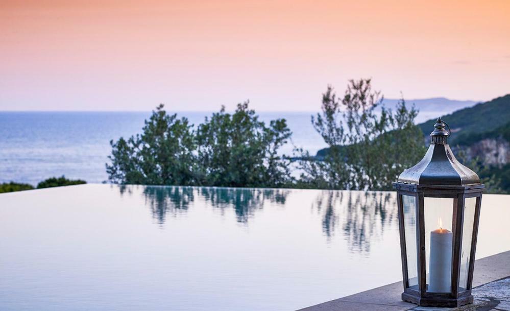 Villa Ioli- Beachfront Luxury Residence Игуменица Экстерьер фото