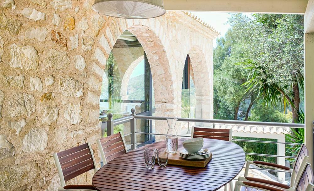 Villa Ioli- Beachfront Luxury Residence Игуменица Экстерьер фото