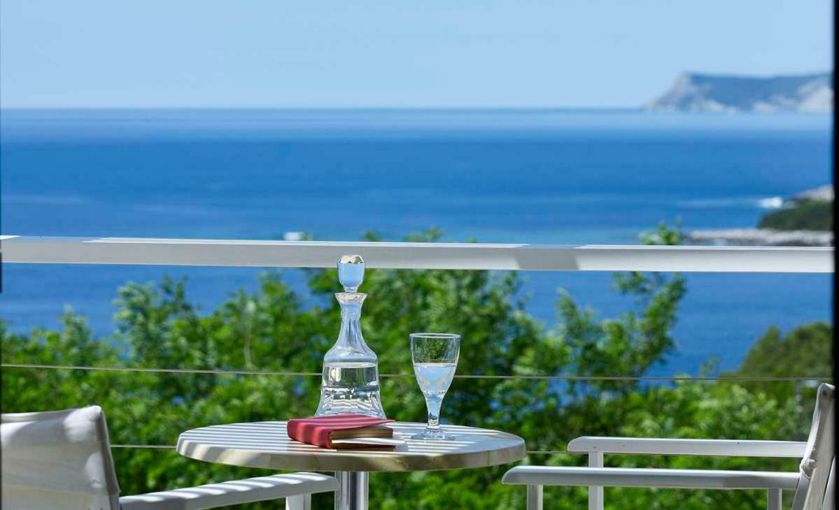 Villa Ioli- Beachfront Luxury Residence Игуменица Экстерьер фото