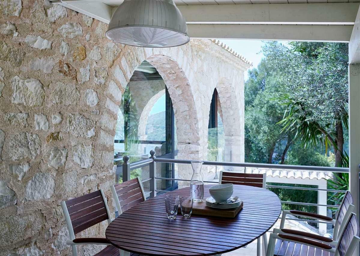 Villa Ioli- Beachfront Luxury Residence Игуменица Экстерьер фото