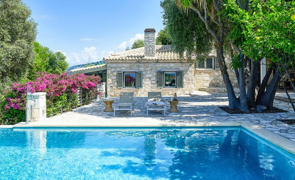 Villa Ioli- Beachfront Luxury Residence Игуменица Экстерьер фото