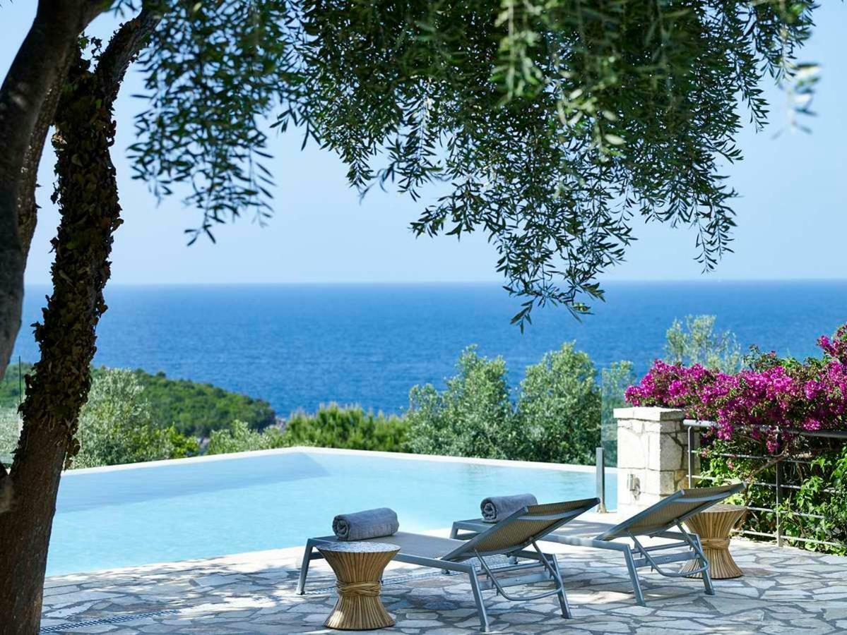 Villa Ioli- Beachfront Luxury Residence Игуменица Экстерьер фото