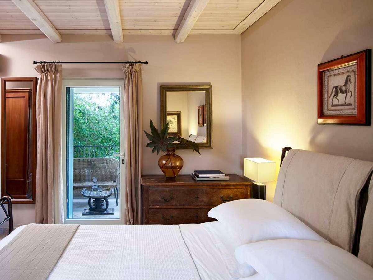 Villa Ioli- Beachfront Luxury Residence Игуменица Экстерьер фото