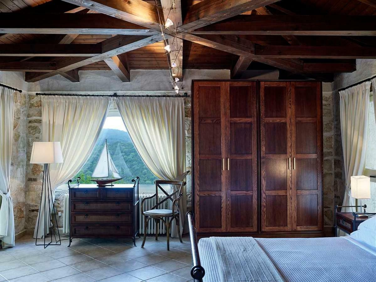 Villa Ioli- Beachfront Luxury Residence Игуменица Экстерьер фото