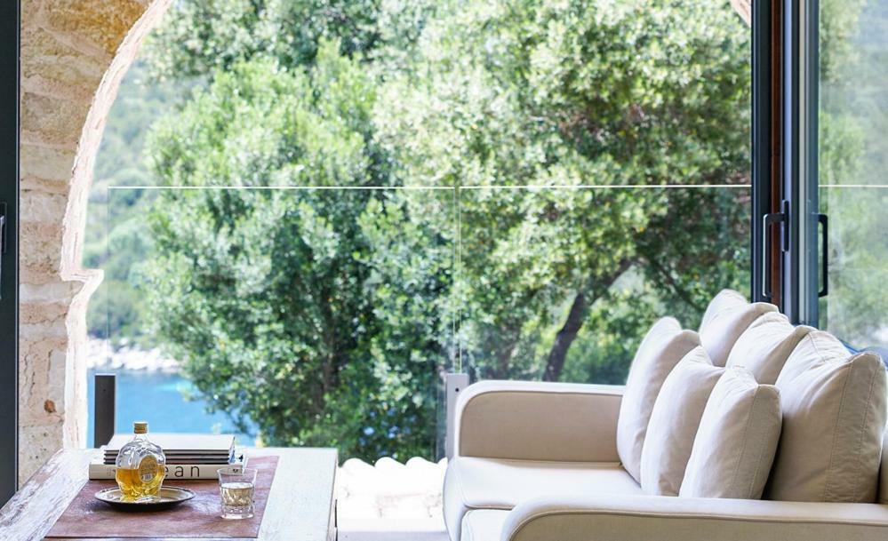 Villa Ioli- Beachfront Luxury Residence Игуменица Экстерьер фото